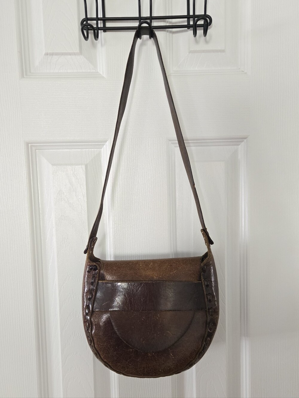 Vintage 1960s/1970 handmade brown leather bohemian hippie shoulder bag
